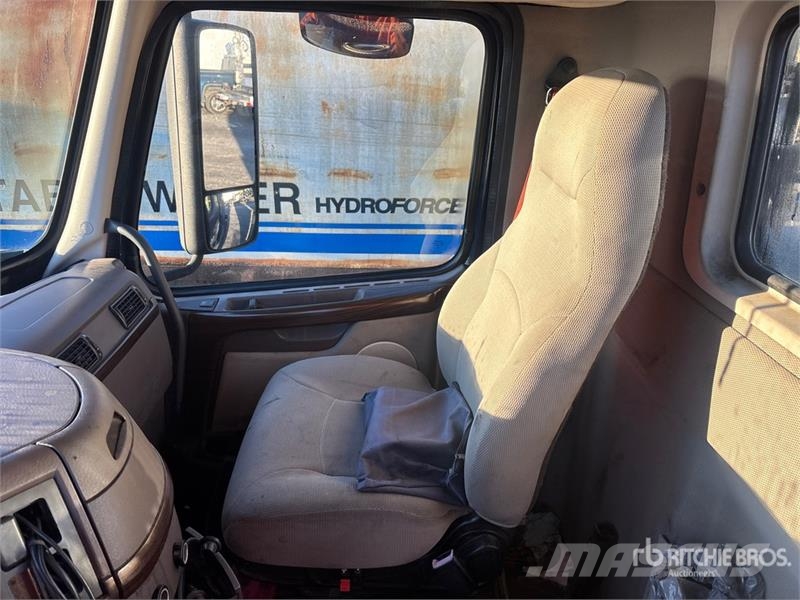 Volvo VNM200 6x4 T/A Day Cab Truck Tractor Traktorske jedinice
