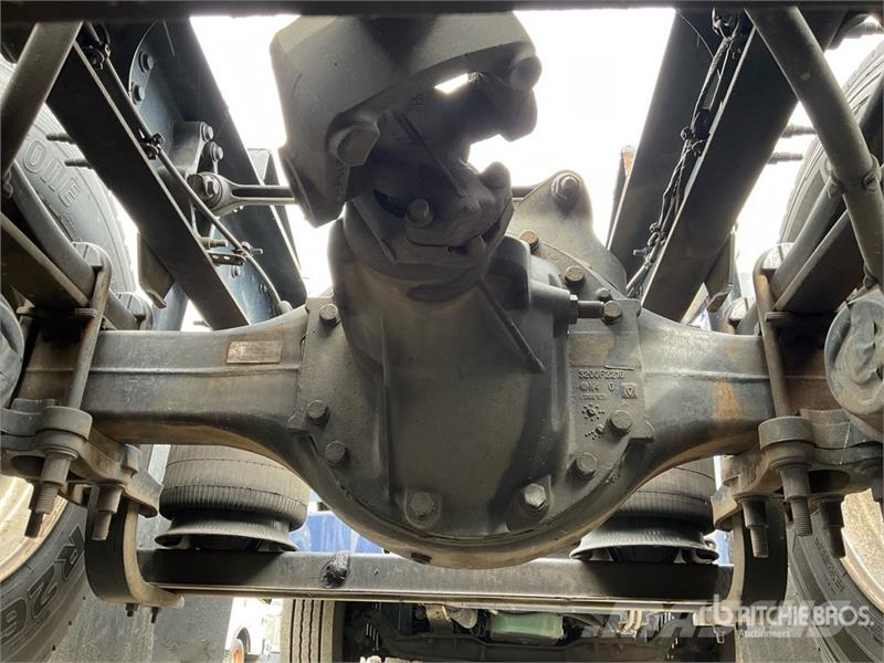 Volvo VNM200 6x4 T/A Day Cab Truck Tractor Tracteur routier