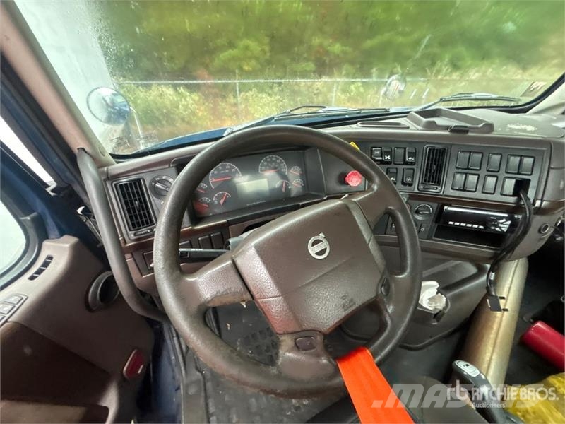 Volvo VNM200 6x4 T/A Day Cab Truck Tractor Traktorske jedinice