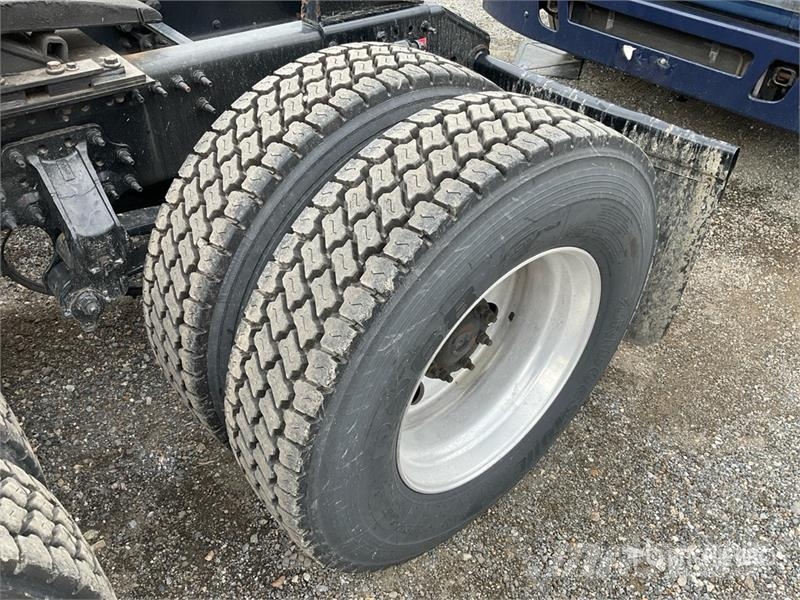 Volvo VNM200 6x4 T/A Day Cab Truck Tractor Tracteur routier