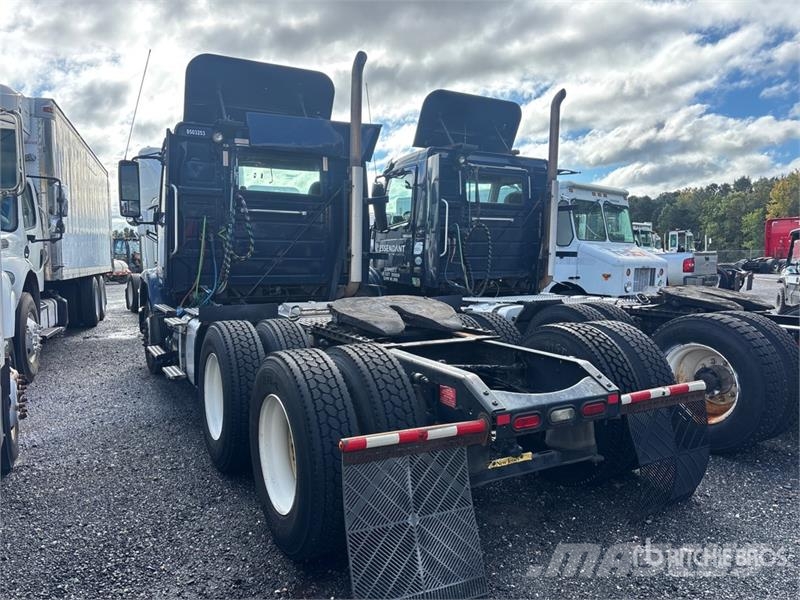 Volvo VNM200 6x4 T/A Day Cab Truck Tractor (Inoperable) Traktorske jedinice