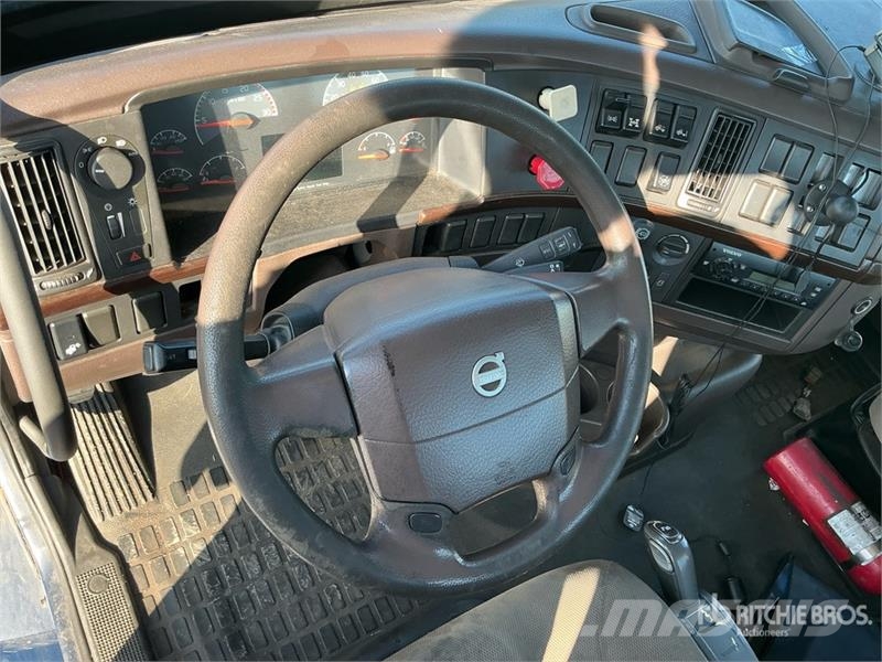 Volvo VNM200 6x4 T/A Day Cab Truck Tractor Traktorske jedinice