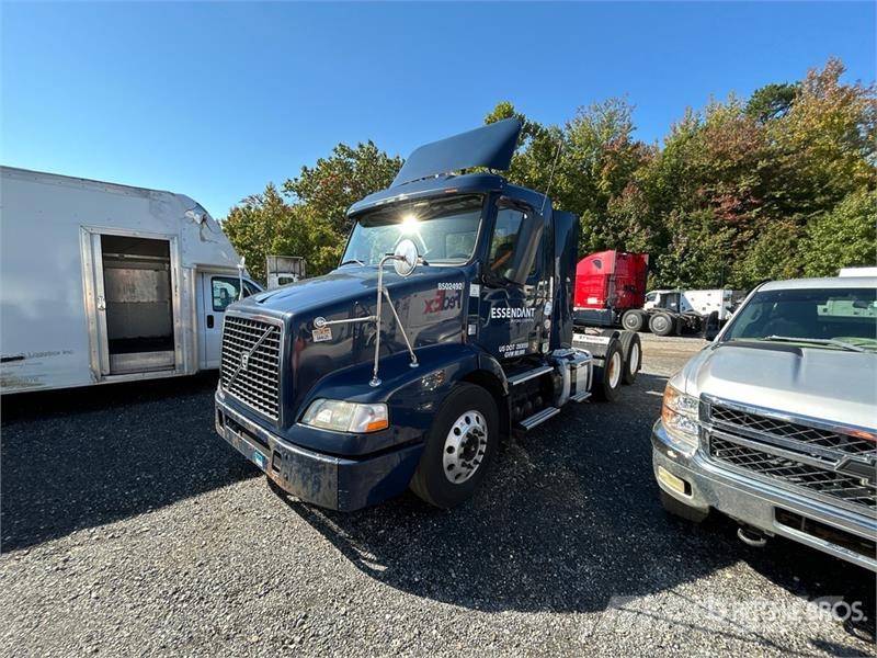 Volvo VNM200 6x4 T/A Day Cab Truck Tractor (Inoperable) Traktorske jedinice