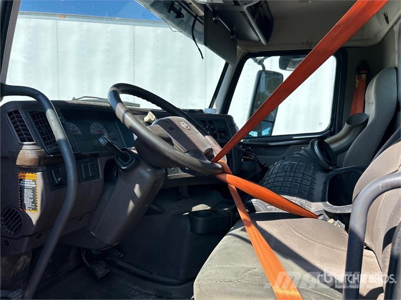 Volvo VNM200 6x4 T/A Day Cab Truck Tractor (Inoperable) Traktorske jedinice