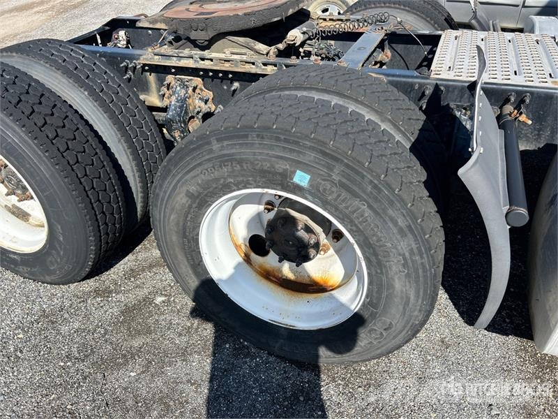 Volvo VNM200 6x4 T/A Day Cab Truck Tractor (Inoperable) Traktorske jedinice