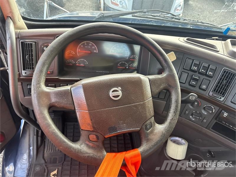 Volvo VNM200 6x4 T/A Day Cab Truck Tractor (Inoperable) Traktorske jedinice