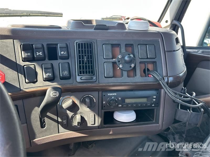 Volvo VNM200 6x4 T/A Day Cab Truck Tractor (Inoperable) Traktorske jedinice