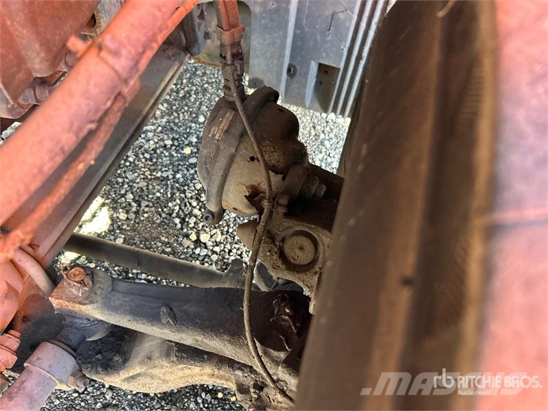 Volvo VNM200 6x4 T/A Day Cab Truck Tractor (Inoperable) Traktorske jedinice