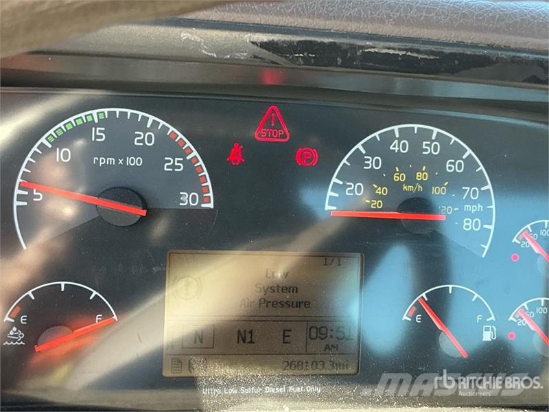 Volvo VNM200 6x4 T/A Day Cab Truck Tractor Traktorske jedinice