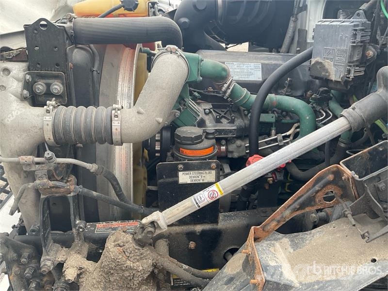 Volvo VNM200 6x4 T/A Day Cab Truck Tractor (Inoperable) Седельные тягачи