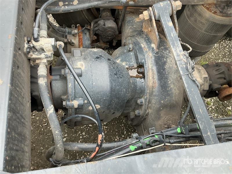 Volvo VNM200 6x4 T/A Day Cab Truck Tractor Седельные тягачи