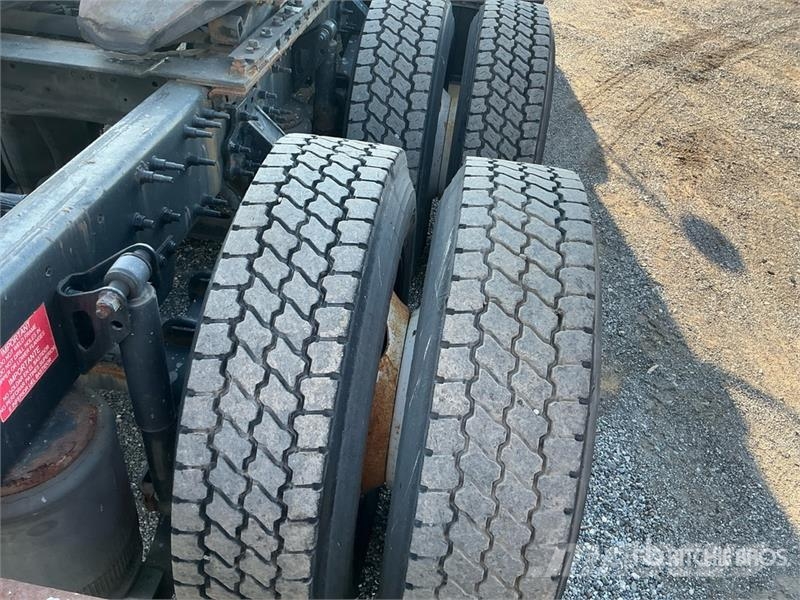 Volvo VNM200 6x4 T/A Day Cab Truck Tractor Traktorske jedinice