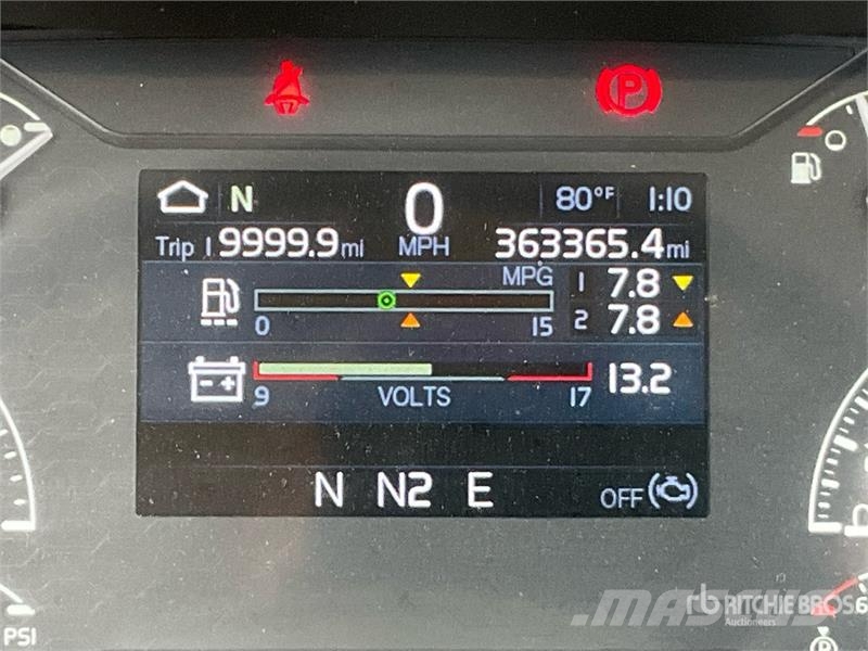 Volvo VNM200 6x4 T/A Day Cab Truck Tractor Tracteur routier
