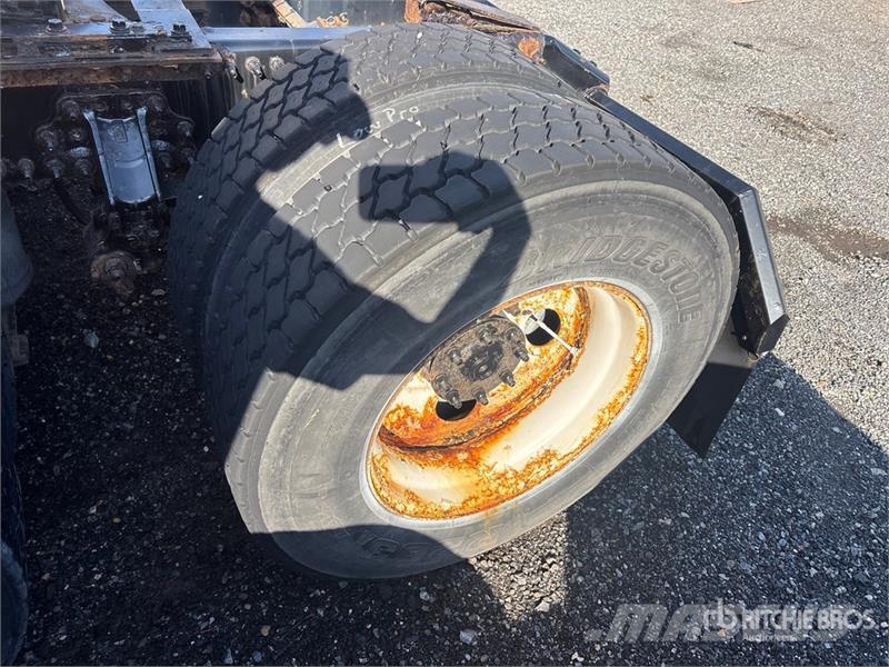 Volvo VNM200 6x4 T/A Day Cab Truck Tractor (Inoperable) Traktorske jedinice