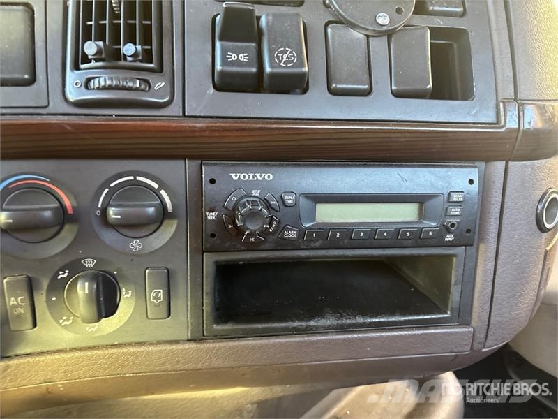 Volvo VNM200 6x4 T/A Day Cab Truck Tractor Tracteur routier