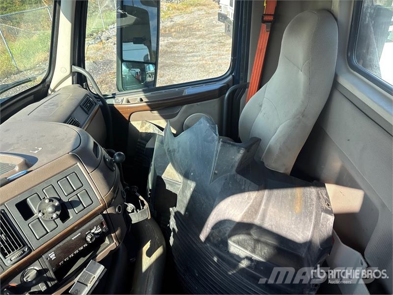 Volvo VNM200 6x4 T/A Day Cab Truck Tractor (Inoperable) Traktorske jedinice