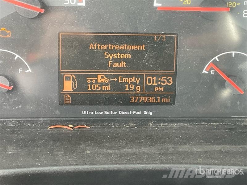 Volvo VNM200 6x4 T/A Day Cab Truck Tractor (Inoperable) Седельные тягачи