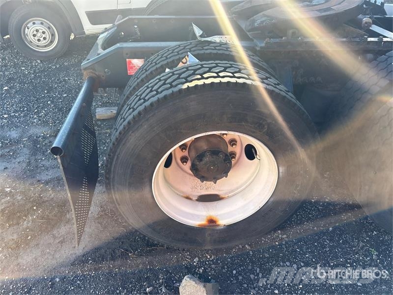 Volvo VNM200 6x4 T/A Day Cab Truck Tractor Traktorske jedinice