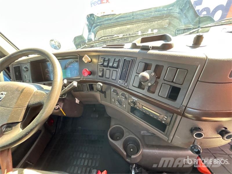 Volvo VNM200 6x4 T/A Day Cab Truck Tractor (Inoperable) Traktorske jedinice