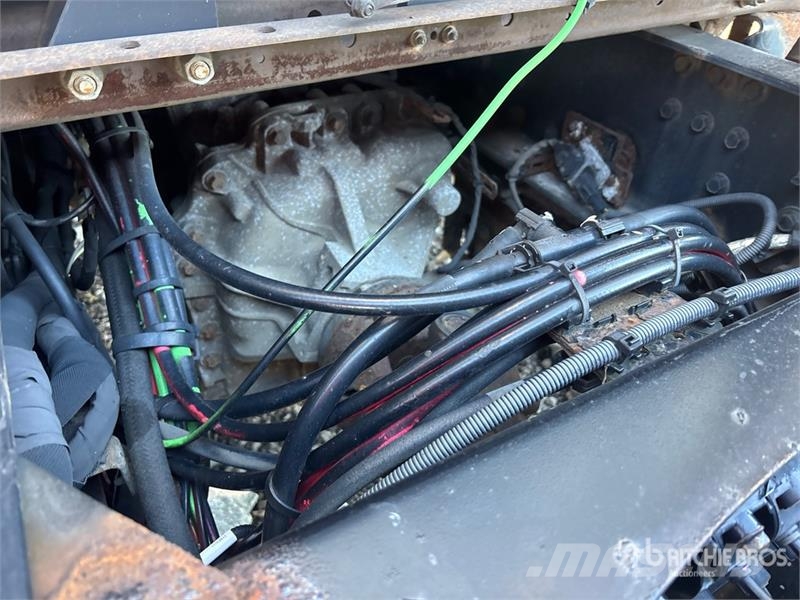 Volvo VNM200 6x4 T/A Day Cab Truck Tractor 牵引车