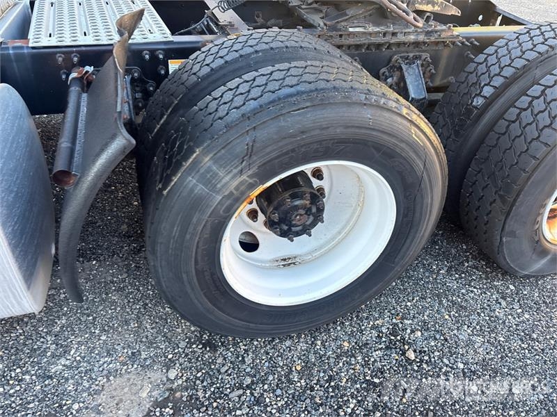 Volvo VNM200 6x4 T/A Day Cab Truck Tractor Traktorske jedinice
