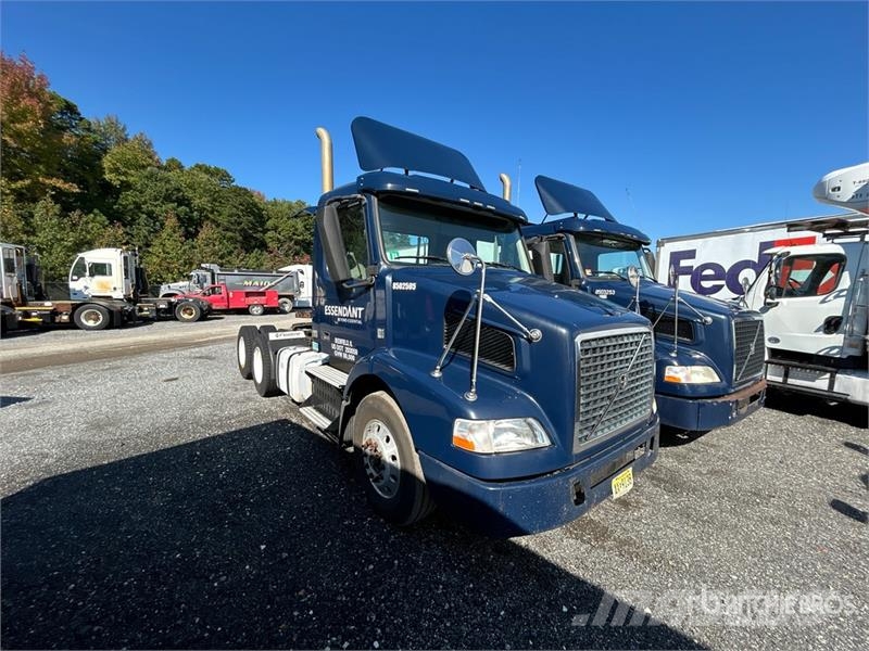 Volvo VNM200 6x4 T/A Day Cab Truck Tractor (Inoperable) Traktorske jedinice