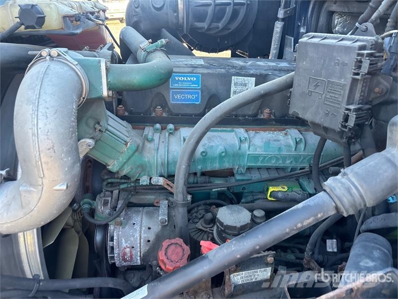 Volvo VNM200 6x4 T/A Day Cab Truck Tractor 牵引车