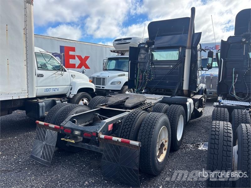 Volvo VNM200 6x4 T/A Day Cab Truck Tractor (Inoperable) Traktorske jedinice