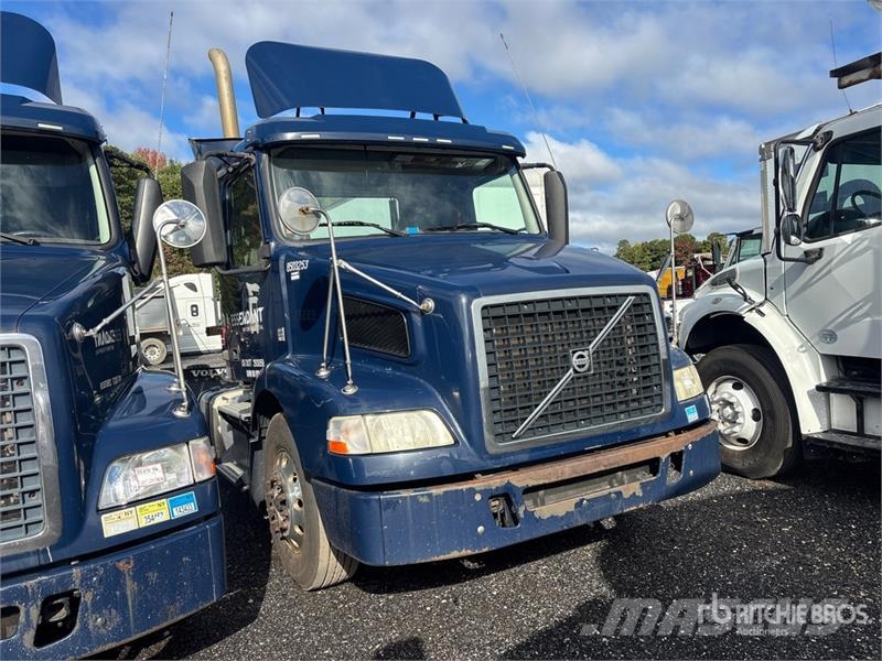 Volvo VNM200 6x4 T/A Day Cab Truck Tractor (Inoperable) Traktorske jedinice