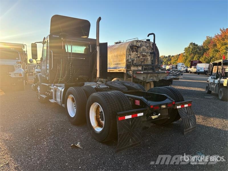Volvo VNM200 6x4 T/A Day Cab Truck Tractor Traktorske jedinice