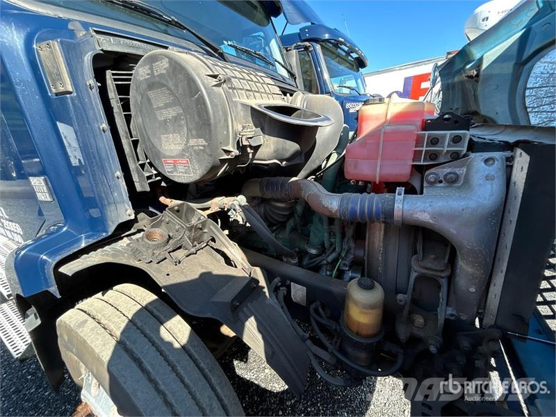 Volvo VNM200 6x4 T/A Day Cab Truck Tractor (Inoperable) Traktorske jedinice
