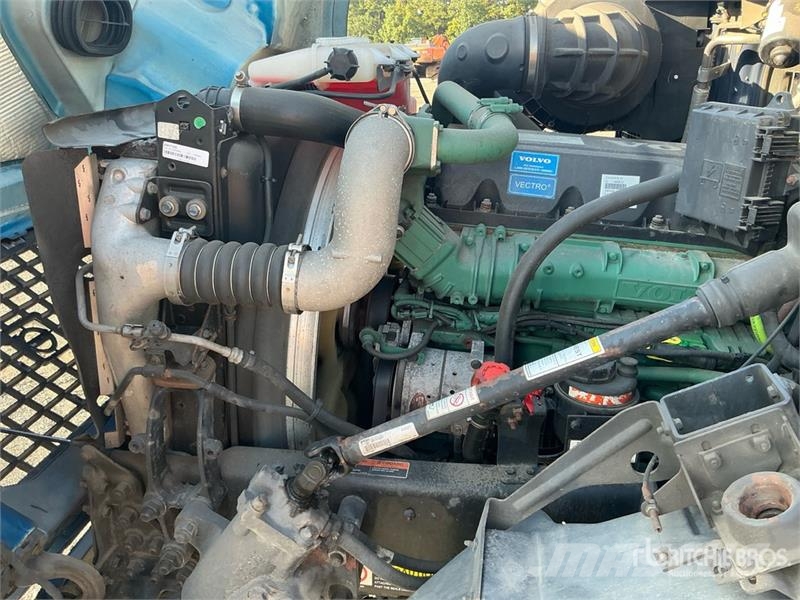Volvo VNM200 6x4 T/A Day Cab Truck Tractor Traktorske jedinice