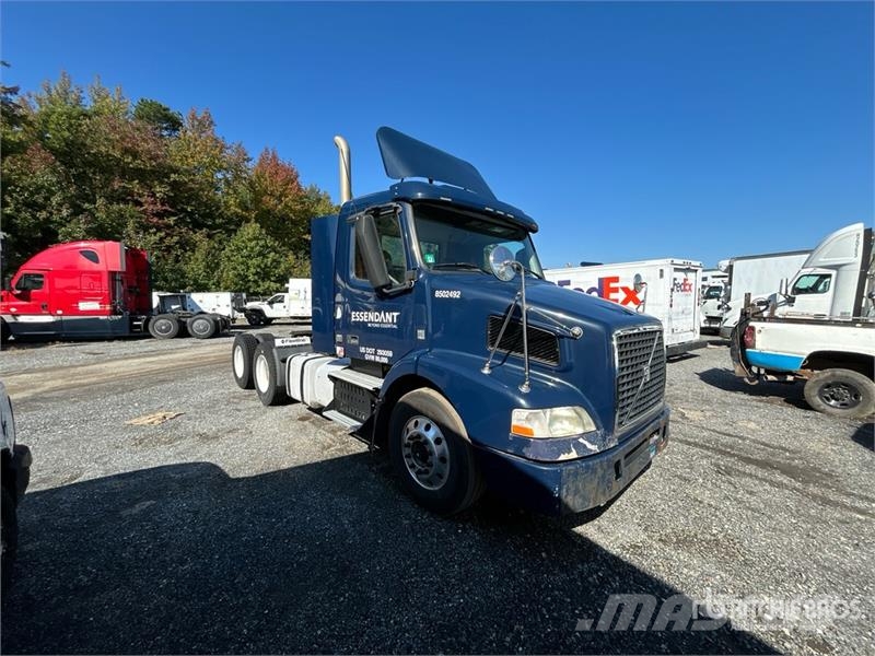 Volvo VNM200 6x4 T/A Day Cab Truck Tractor (Inoperable) Traktorske jedinice
