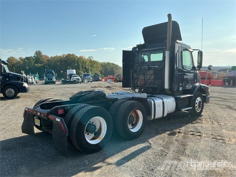 Volvo VNM200 6x4 T/A Day Cab Truck Tractor Traktorske jedinice