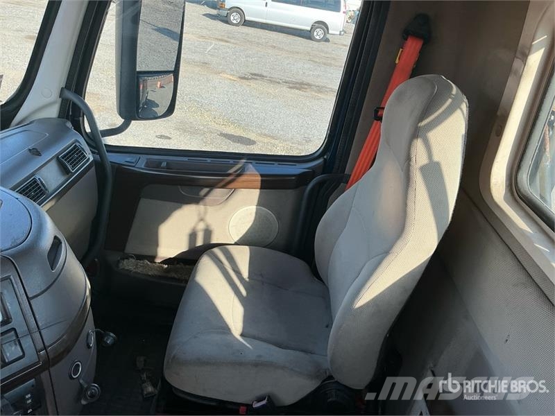 Volvo VNM200 6x4 T/A Day Cab Truck Tractor Traktorske jedinice