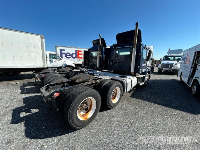 Volvo VNM200 6x4 T/A Day Cab Truck Tractor (Inoperable) Traktorske jedinice