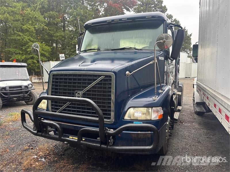 Volvo VNM200 6x4 T/A Day Cab Truck Tractor Traktorske jedinice