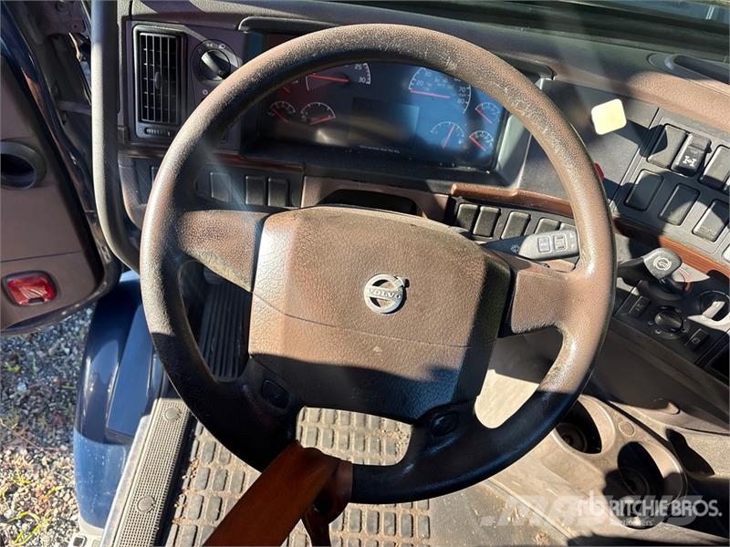 Volvo VNM200 6x4 T/A Day Cab Truck Tractor Traktorske jedinice