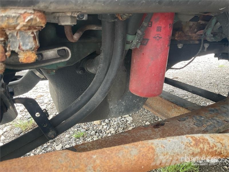 Volvo VNM200 6x4 T/A Day Cab Truck Tractor (Inoperable) Седельные тягачи