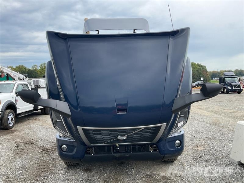 Volvo VNM200 6x4 T/A Day Cab Truck Tractor Tracteur routier