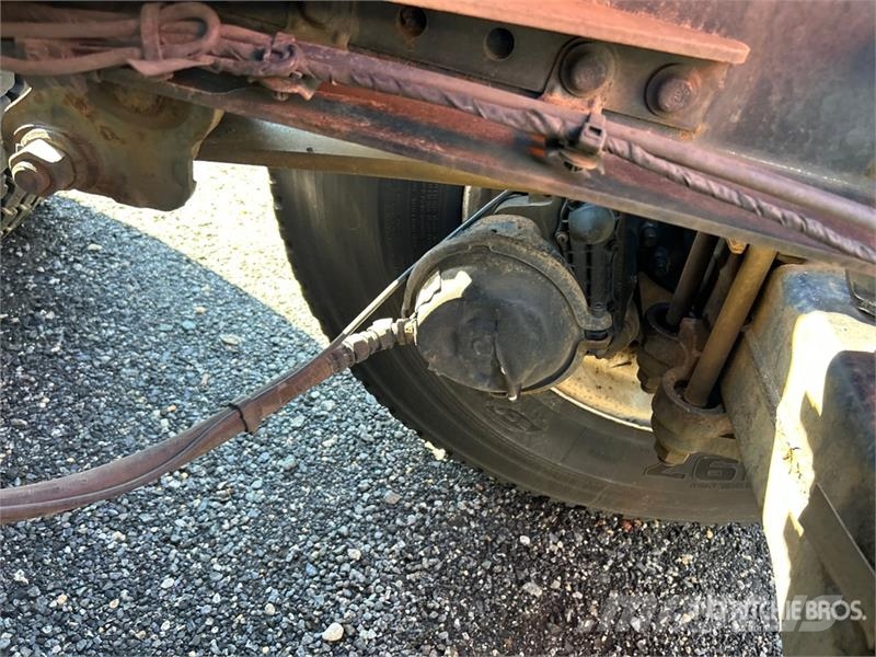 Volvo VNM200 6x4 T/A Day Cab Truck Tractor (Inoperable) Traktorske jedinice