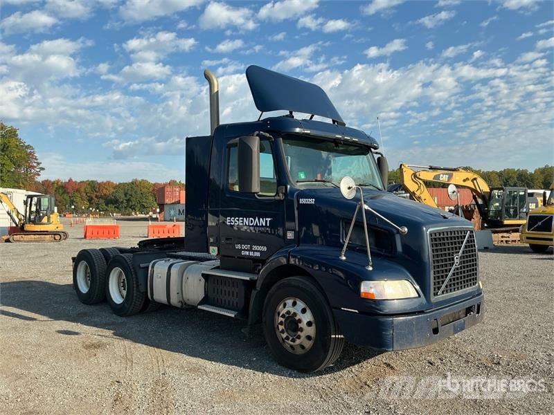 Volvo VNM200 6x4 T/A Day Cab Truck Tractor Traktorske jedinice