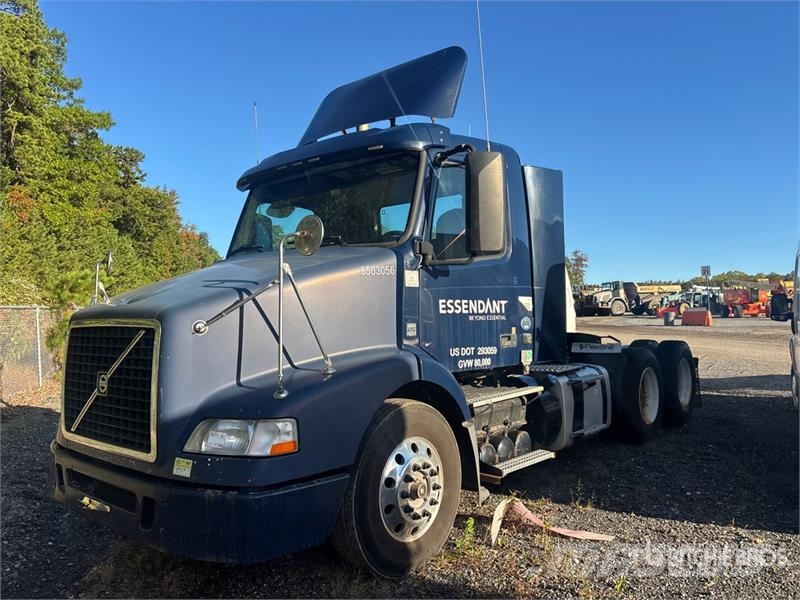 Volvo VNM200 6x4 T/A Day Cab Truck Tractor Traktorske jedinice