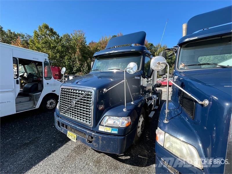 Volvo VNM200 6x4 T/A Day Cab Truck Tractor (Inoperable) Traktorske jedinice