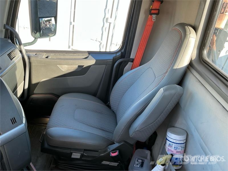 Volvo VNR300 6x4 T/A Day Cab Truck Tractor Traktorske jedinice