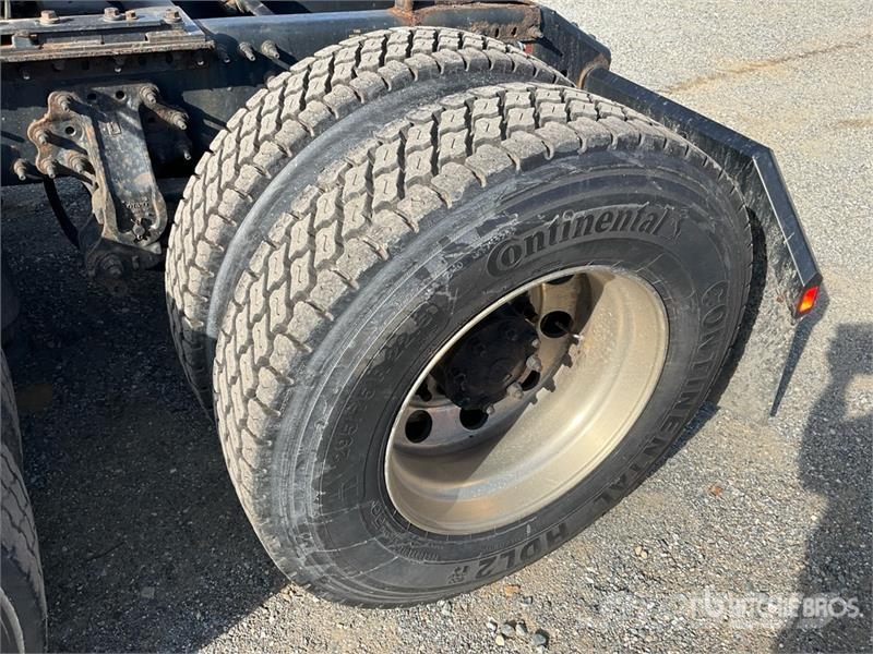 Volvo VNR300 6x4 T/A Day Cab Truck Tractor (Inoperable) Traktorske jedinice