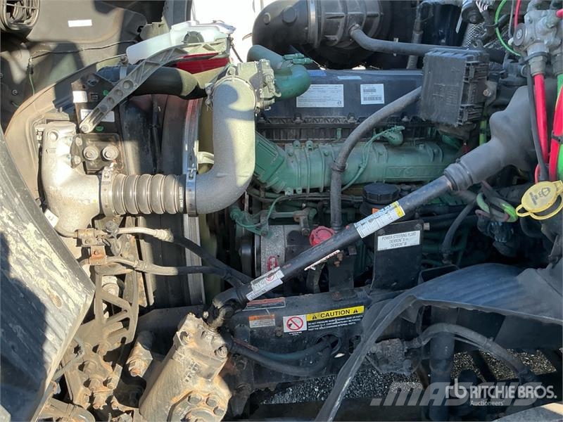 Volvo VNR300 6x4 T/A Day Cab Truck Tractor Traktorske jedinice