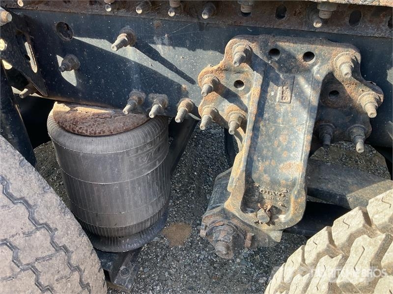 Volvo VNR300 6x4 T/A Day Cab Truck Tractor (Inoperable) Traktorske jedinice