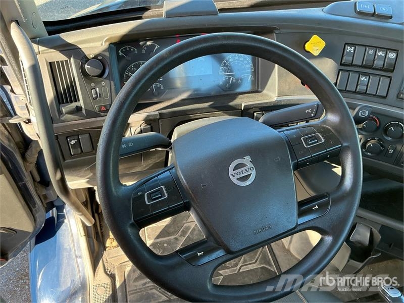 Volvo VNR300 6x4 T/A Day Cab Truck Tractor Traktorske jedinice