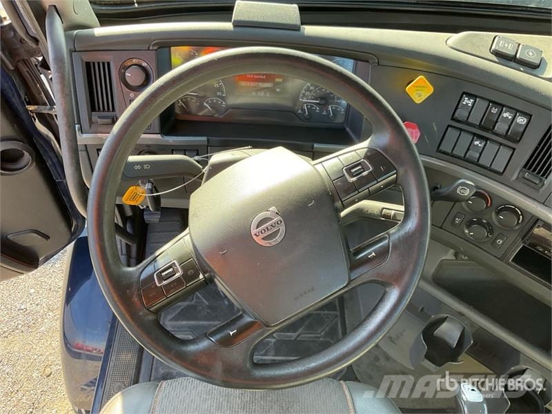 Volvo VNR300 6x4 T/A Day Cab Truck Tractor (Inoperable) Traktorske jedinice
